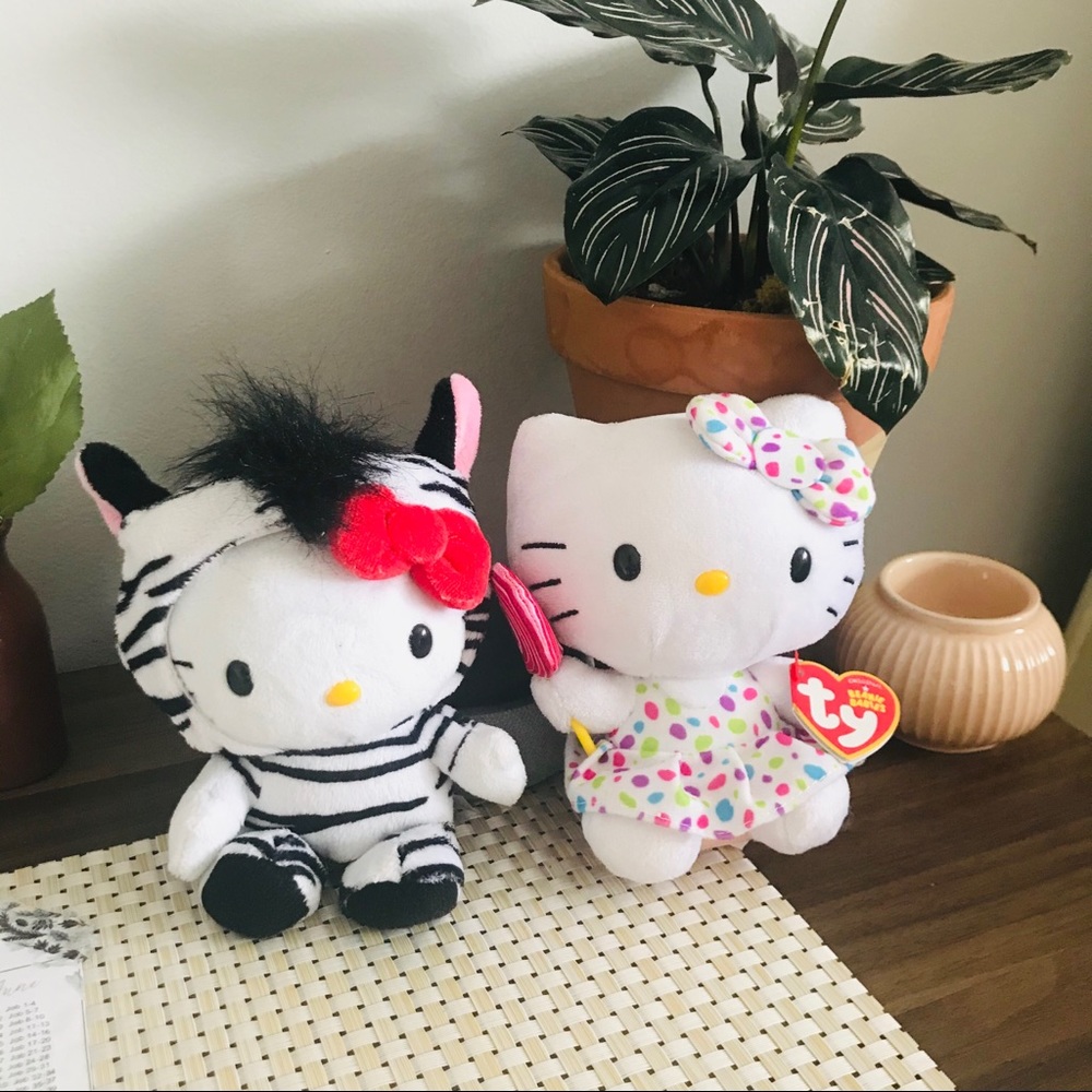 •Hello Kitty Plushies•